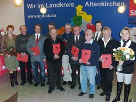Dr. Matthias Krell (3. von rechts) ehrte beim Herbstempfang Mitglieder für deren Engagement in den Ortsvereinen.